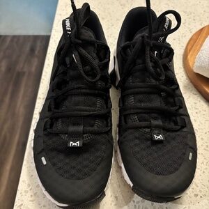 Nike Women’s Metcon (Black/White) Training Shoes – Size 7 – Gently Worn